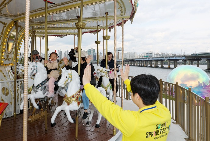 Merry-go-round at Hangang River park