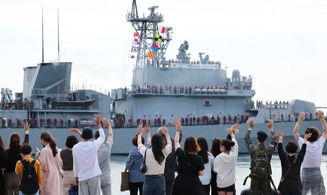 Naval guard unit sets sail for Gulf of Aden on destroyer