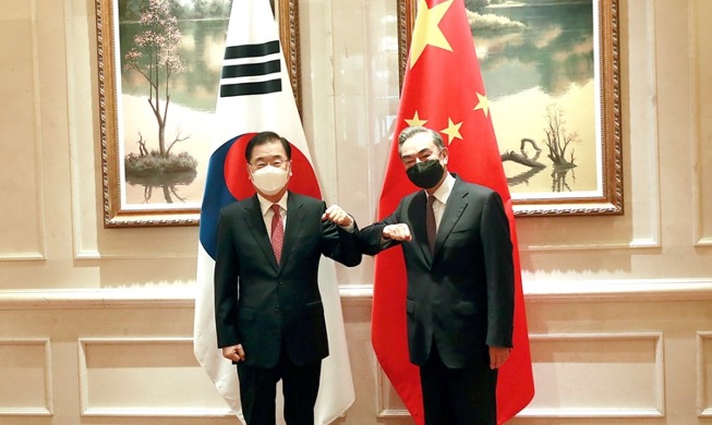 Korea, China FMs pledge cooperation for President Xi's visit, '2+2' talks