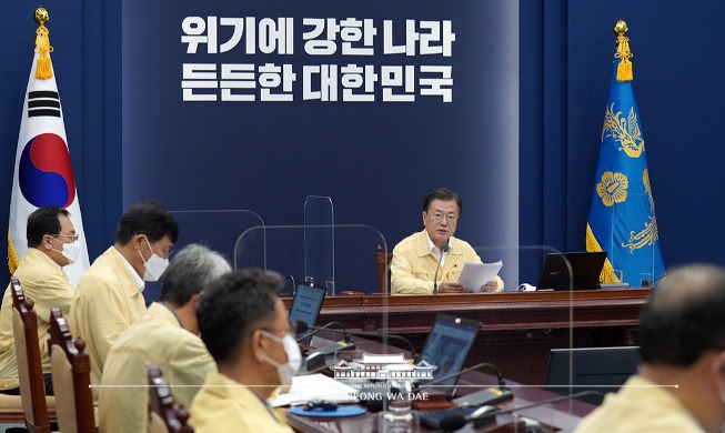 Opening Remarks by President Moon Jae-in at Meeting with His Senior Secretaries