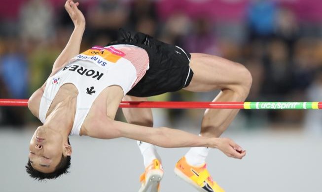 'Smile Jumper' Woo SH wins 2nd straight Asian championship