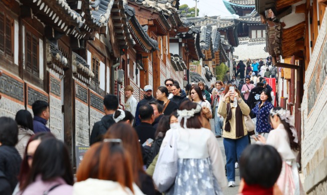 Foreign credit, debit card spending in Q2 hits record USD 4.86B