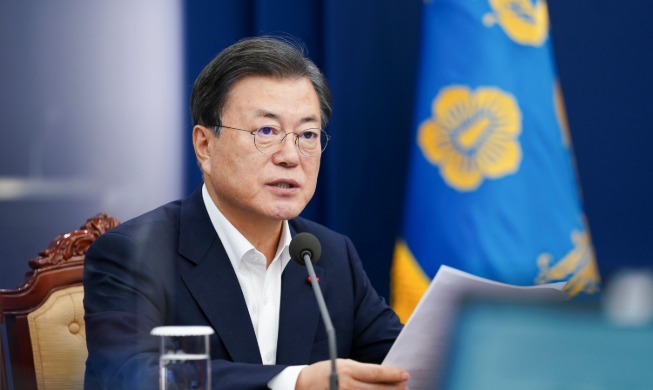 Opening Remarks by President Moon Jae-in at Meeting with His Senior Secretaries