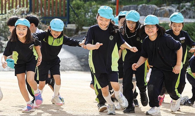 Children run without masks after outdoor rule lifted