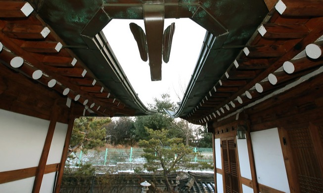 [Korea.net on YouTube this week] Fulfilling wish to visit Hanok Village via cyberspace