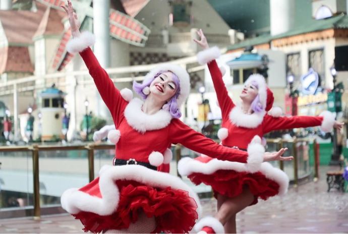 Christmas parade at Seoul theme park