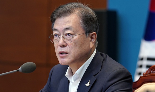 Opening Remarks by President Moon Jae-in at Meeting with His Senior Secretaries