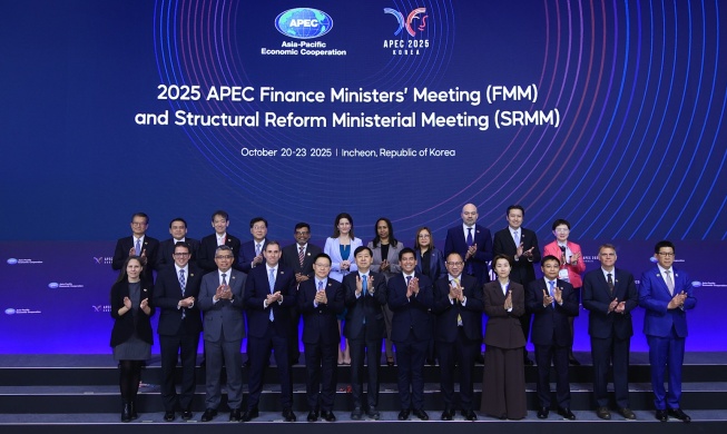 APEC ministers suggest new cooperative framework in AI era