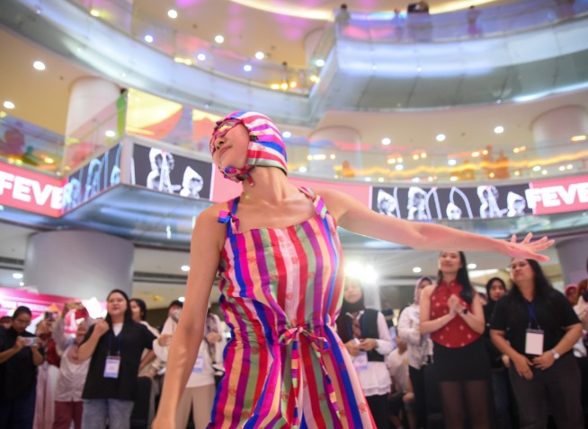 Contemporary Korean dance group performs in Jakarta, Indonesia