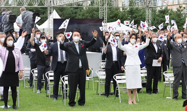 President Yoon, first lady cheer on Liberation Day