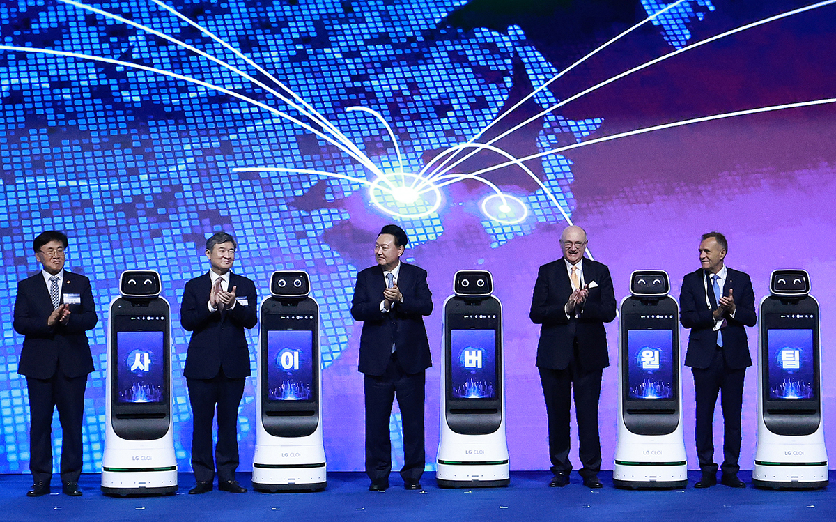 President Yoon Suk Yeol on Sept. 11 applauds at the opening ceremony for the Cyber Summit Korea for the launch of Cyber Partners and 